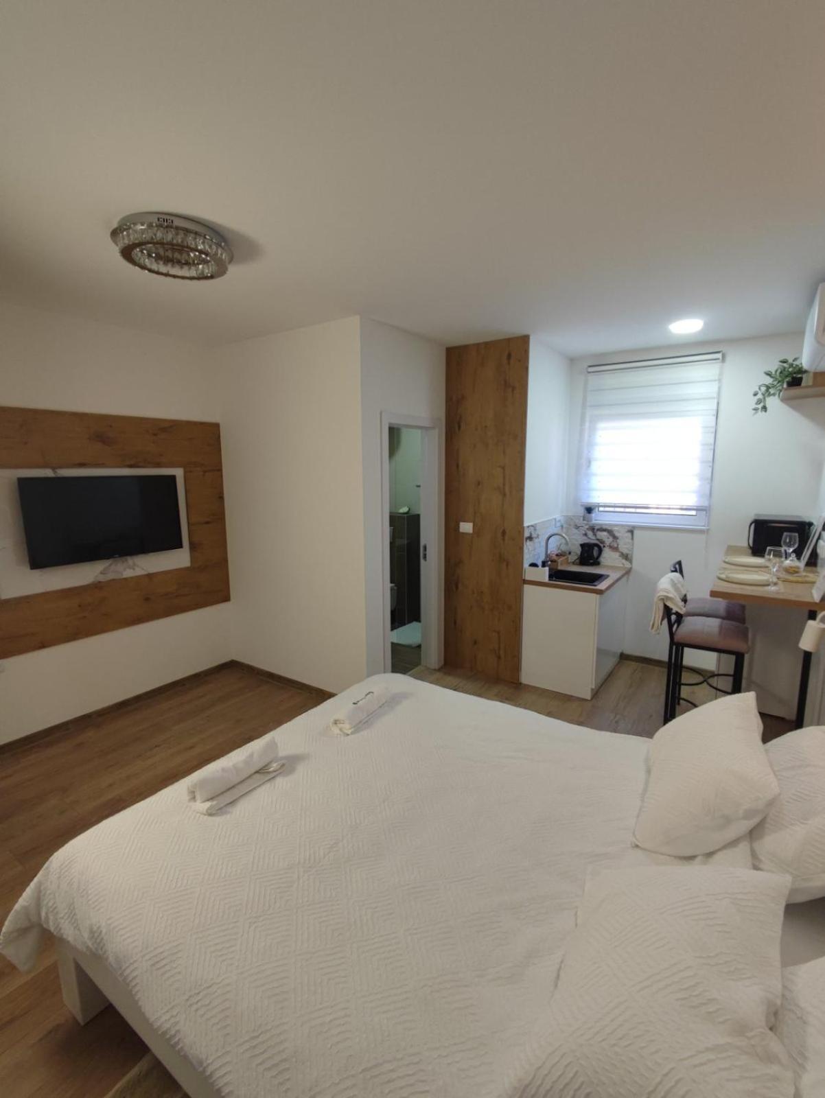 Apartmani Happy House Surcin Ngoại thất bức ảnh